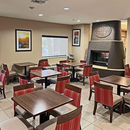Comfort Suites Peoria Sports Complex Exterior photo
