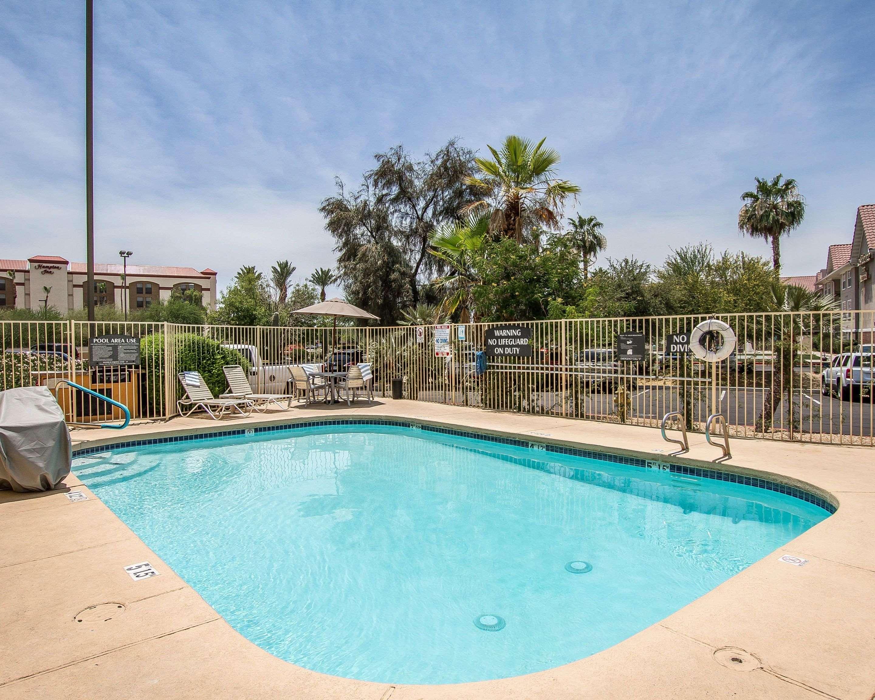 Comfort Suites Peoria Sports Complex Exterior photo