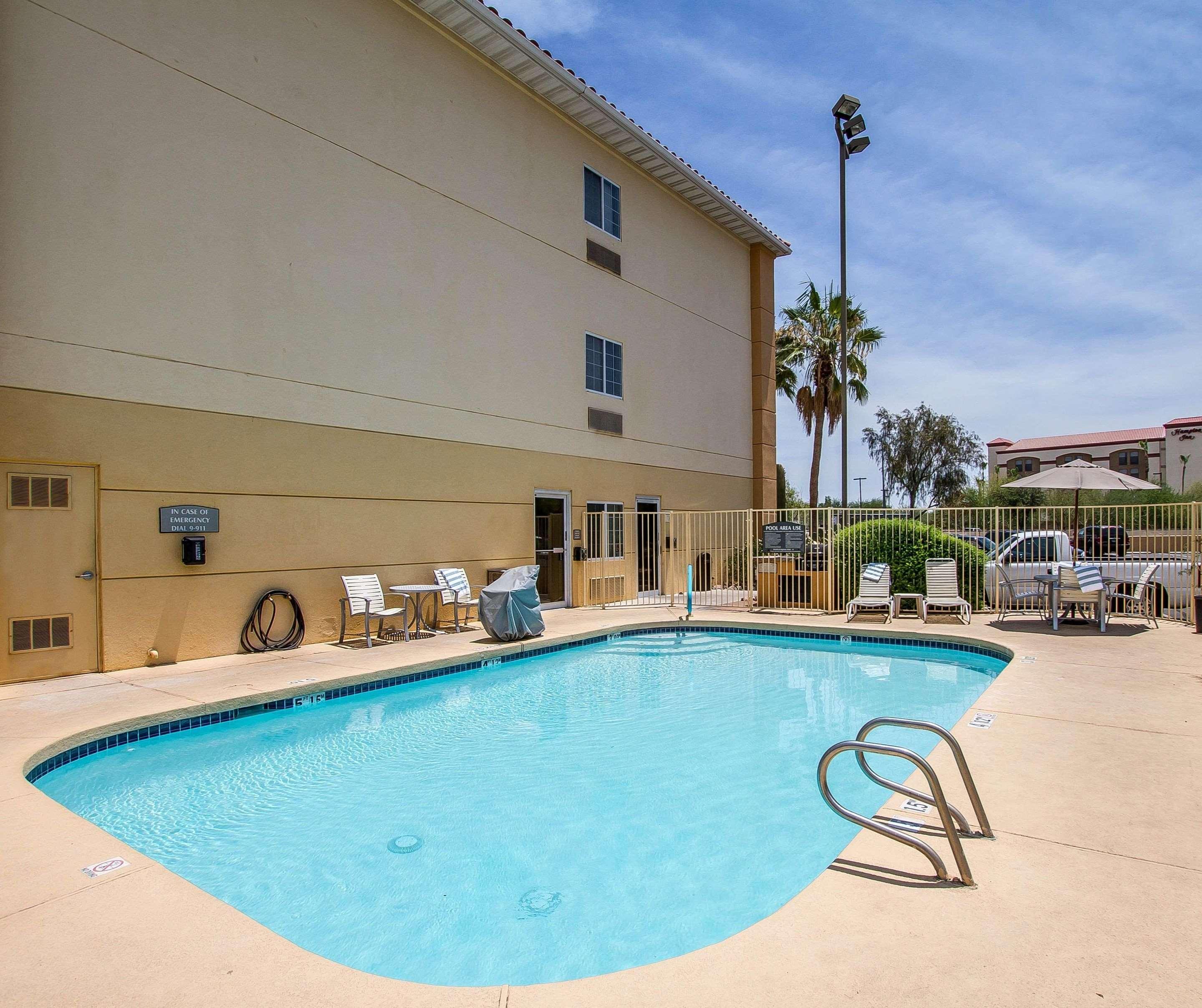 Comfort Suites Peoria Sports Complex Exterior photo
