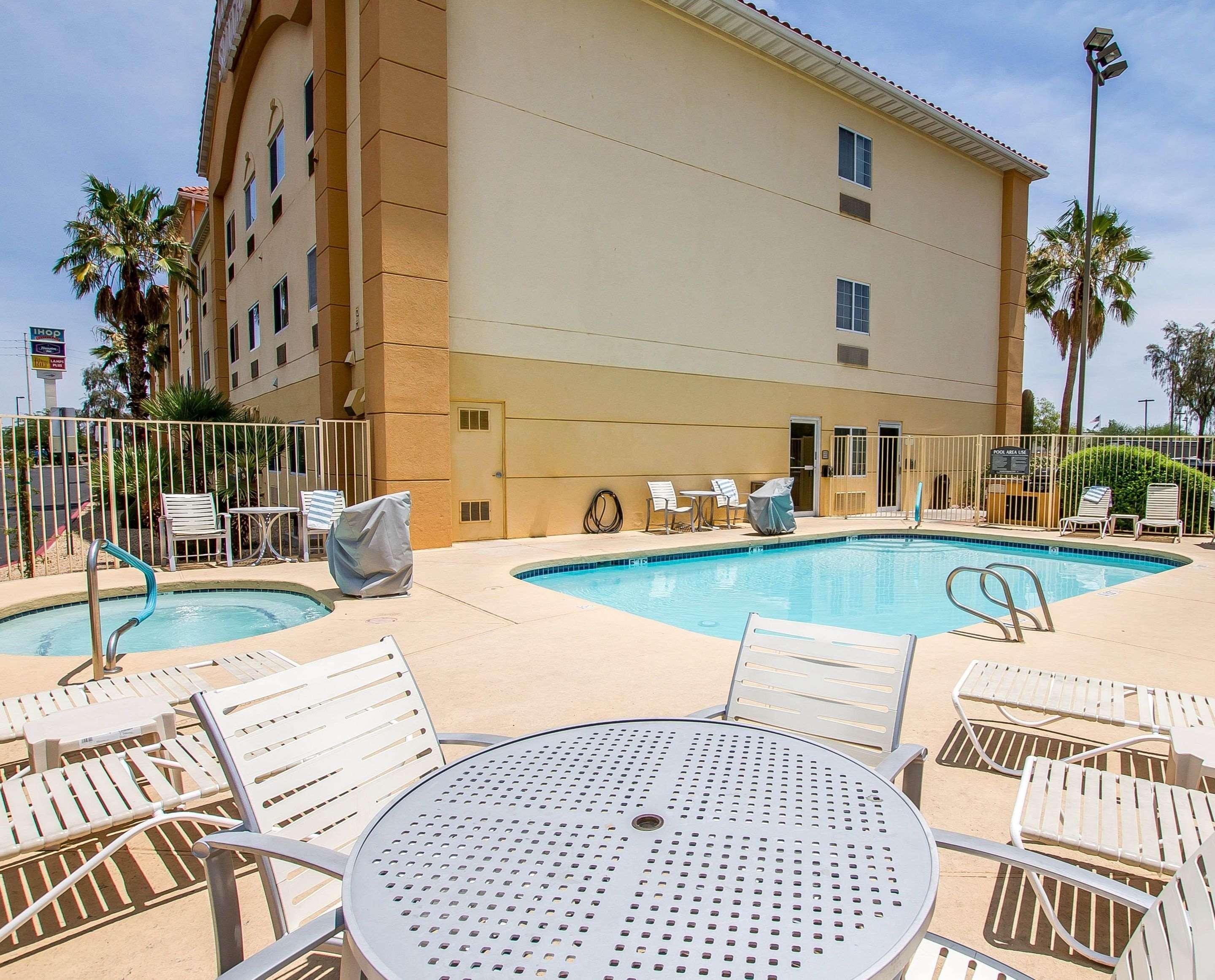 Comfort Suites Peoria Sports Complex Exterior photo
