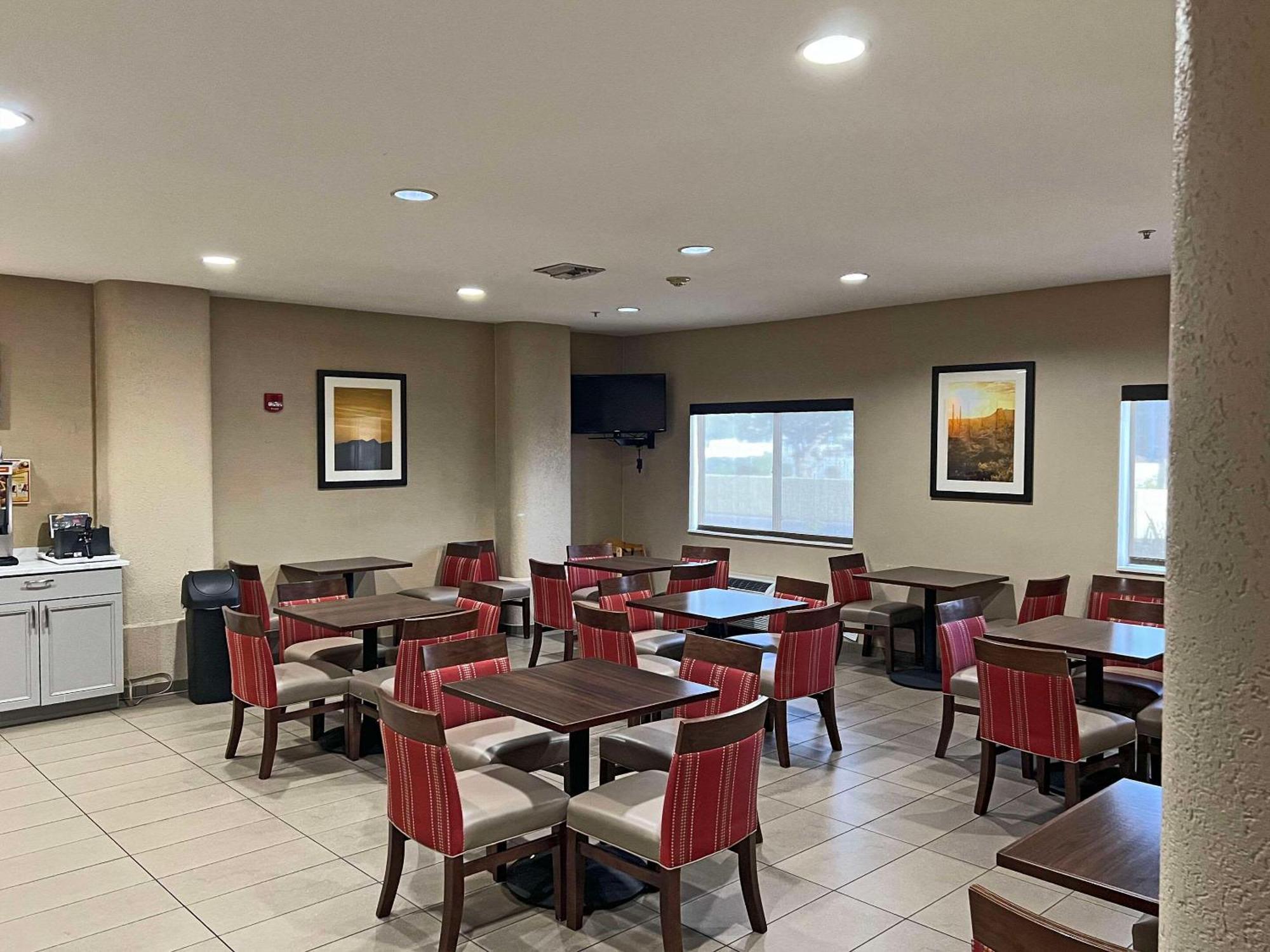 Comfort Suites Peoria Sports Complex Exterior photo