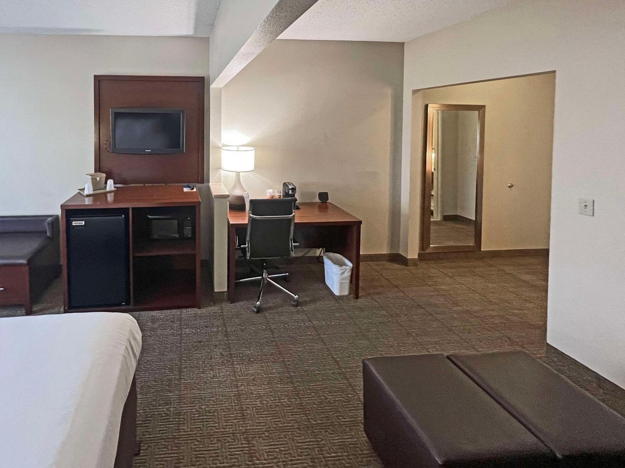 Comfort Suites Peoria Sports Complex Exterior photo