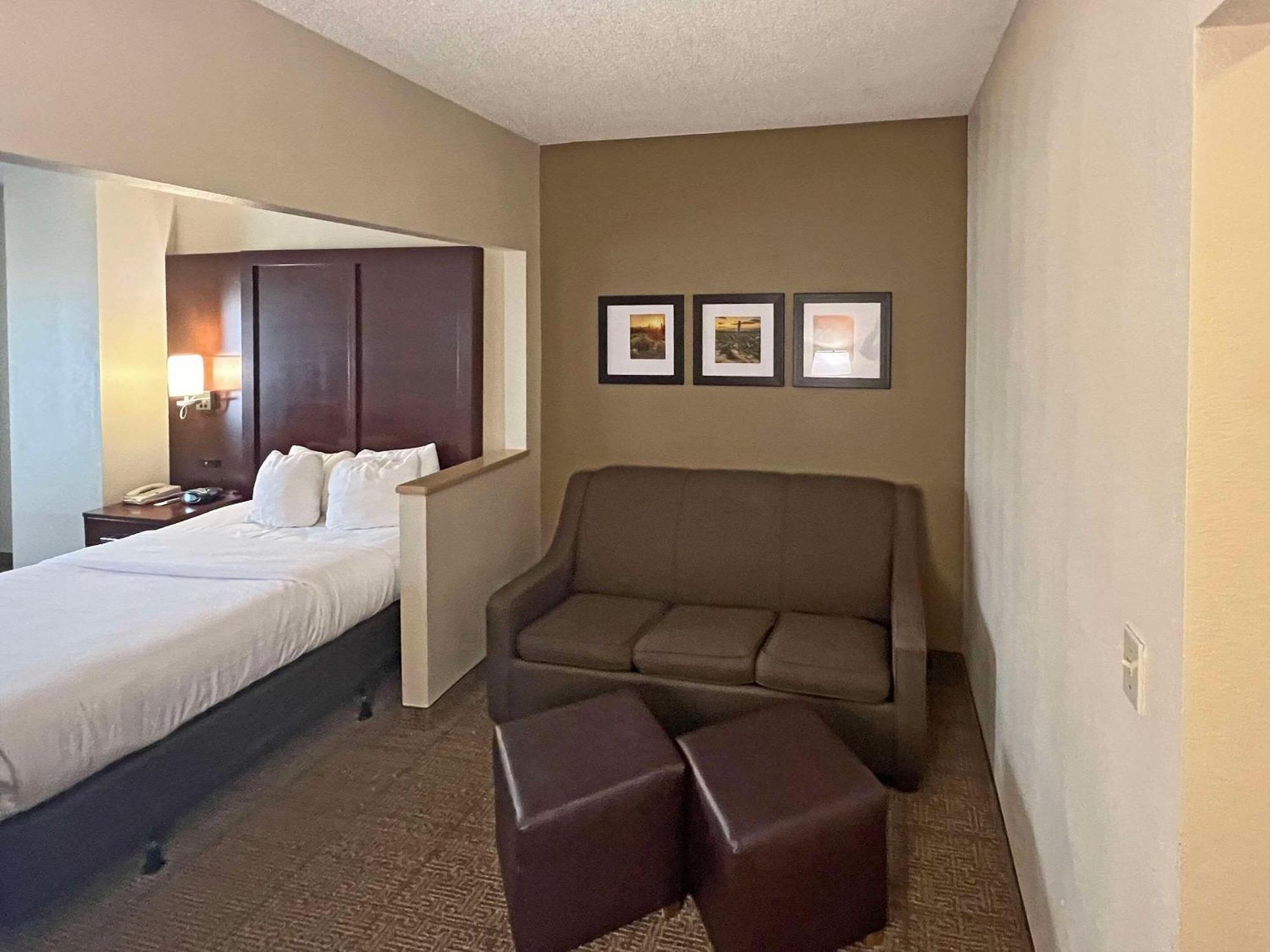 Comfort Suites Peoria Sports Complex Exterior photo