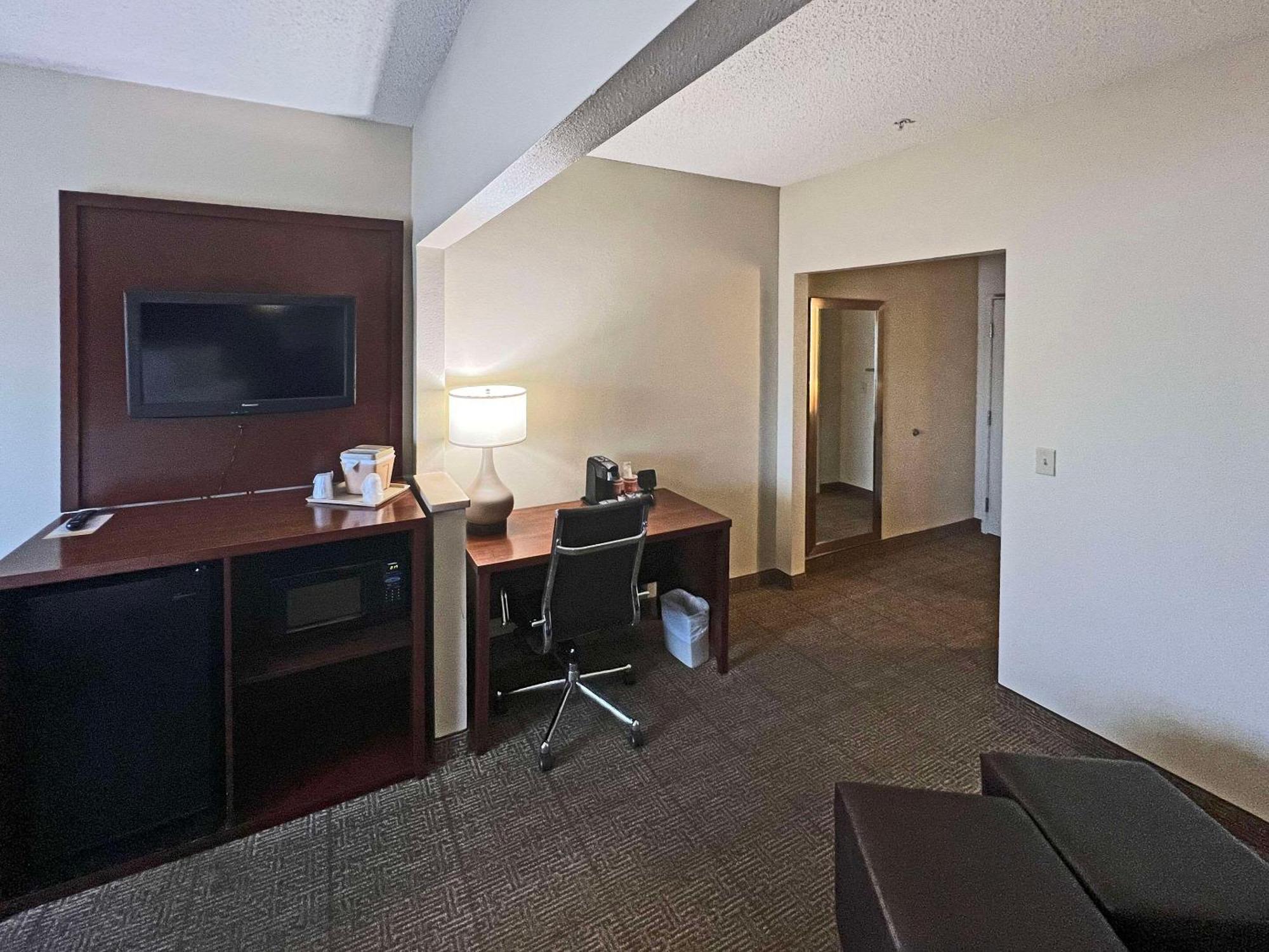 Comfort Suites Peoria Sports Complex Exterior photo