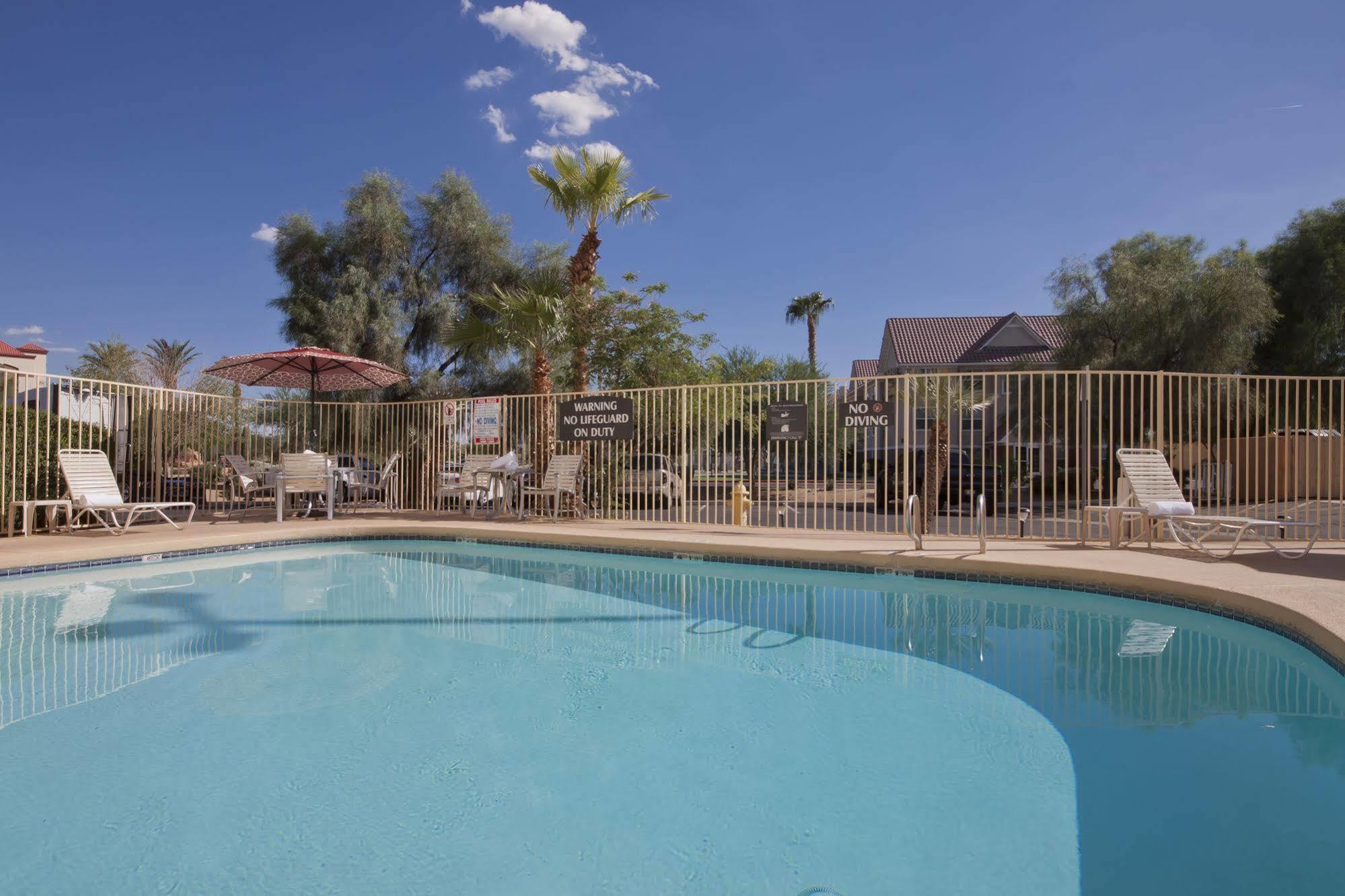 Comfort Suites Peoria Sports Complex Exterior photo